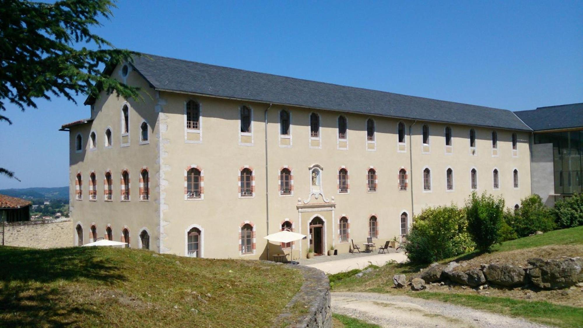 Aparthotel Terres De France - Domaine Du Palais